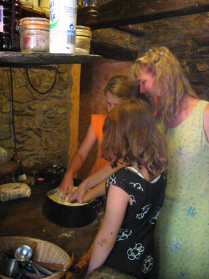 Jeanette leert de kinderen brood bakken